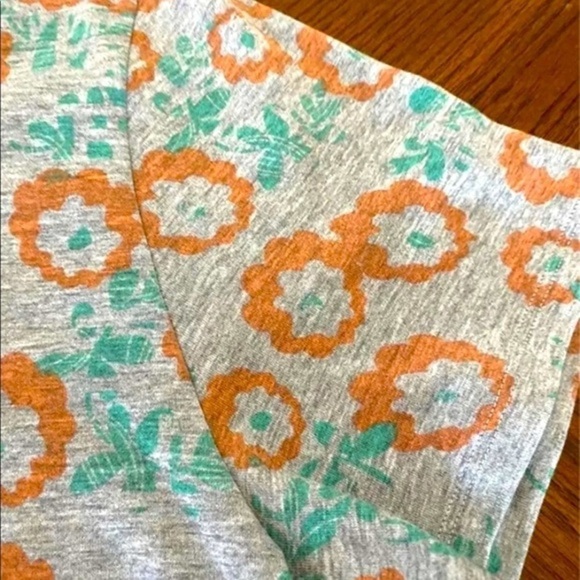 Lularoe Gray Floral Classic Tee Large NWT - Picture 6 of 8